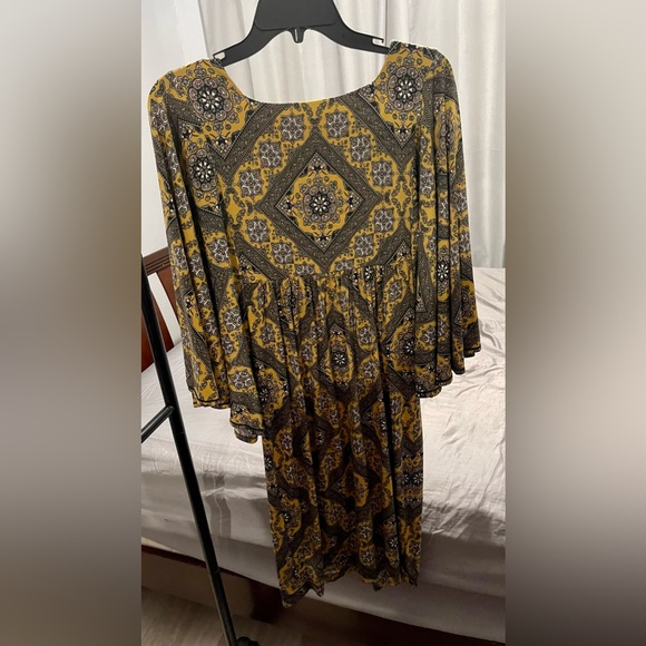 Gorgeous print • Flowy • Lightweight • Drapey • Billowed sleeves • Square neck - Picture 2 of 6